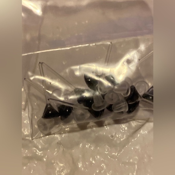 20G 1/2in Clear Plastic Black Studs Earrings - Picture 7 of 7